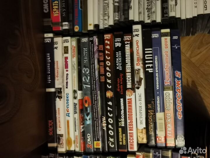 DVD и CD диски с фильмами