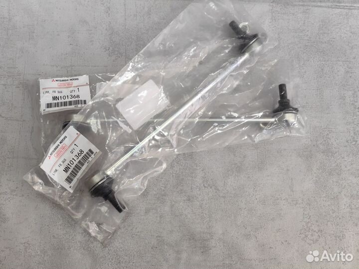 Стойка стабилизатора передняя MN101368