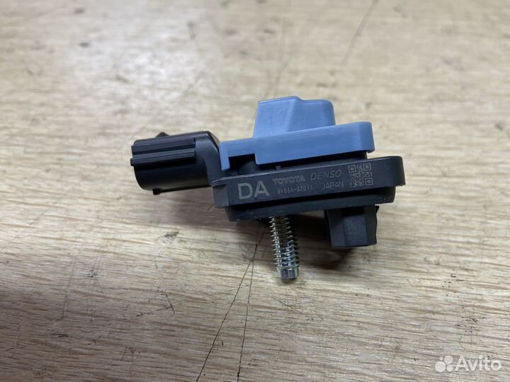 Датчик удара боковой Toyota Camry 75