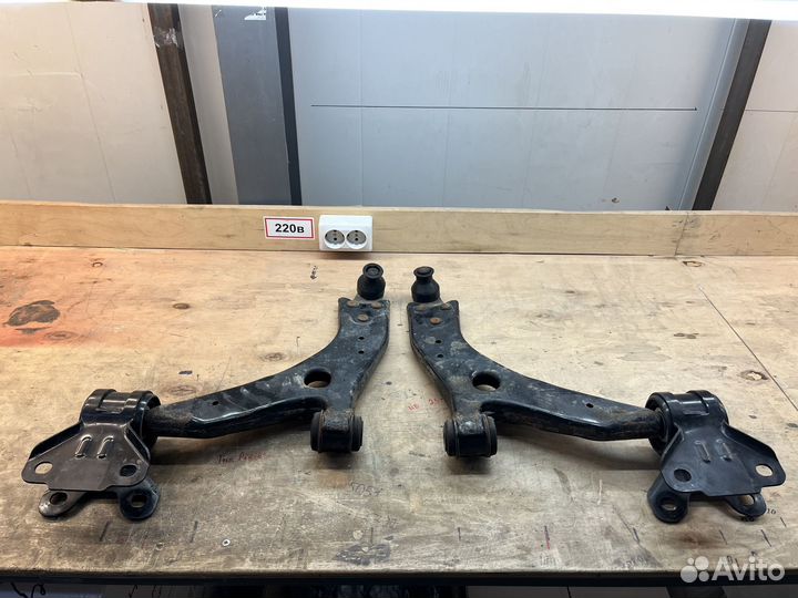Продам передние рычаги ford focus 3