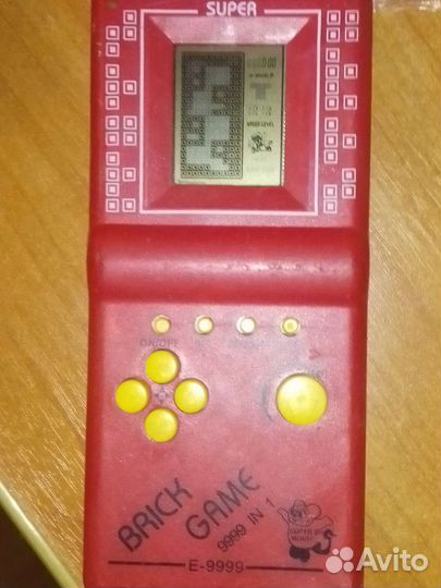 Игра тетрис, фляжка