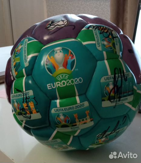 Мяч с автографами сборной России