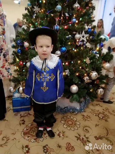 Новогодний костюм для мальчика мушкетёр и кот в са
