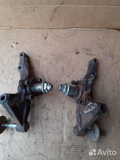 Поворотный кулак задний левый и правый Киа Спектр