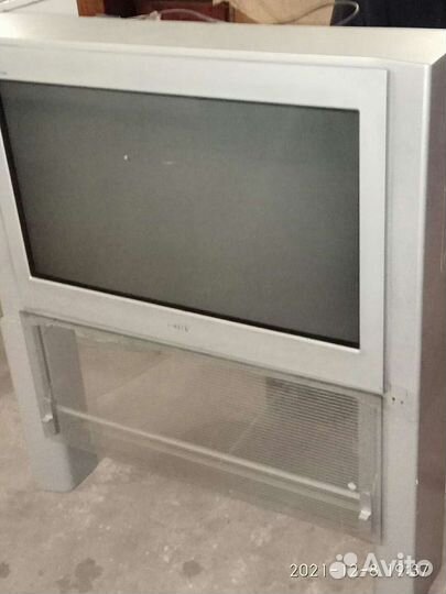 Телевизор Sony модель KV-32FX65E тумбочкой