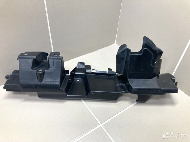 Дефлектор радиатора правый Toyota Camry V70