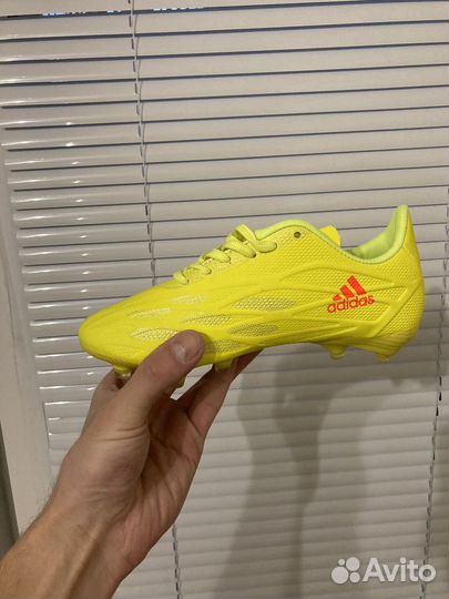 Футбольные бутсы adidas