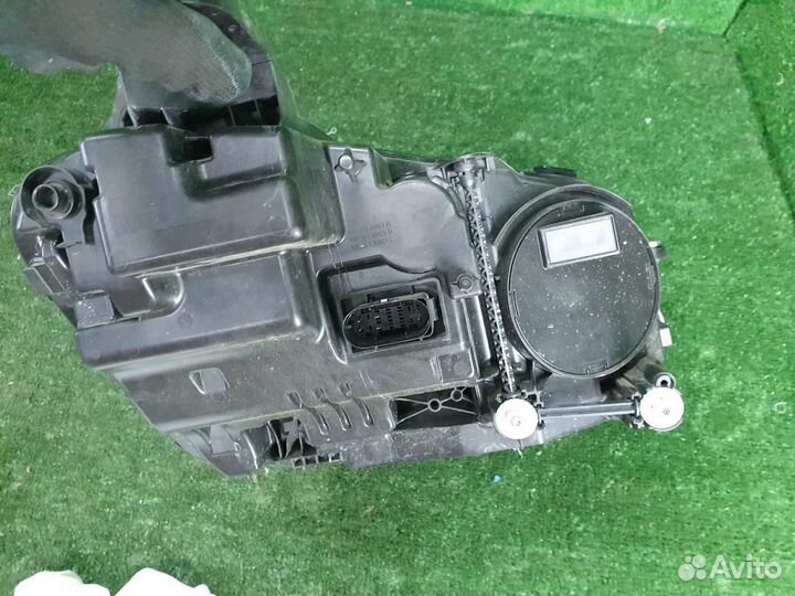 Фара левая Mercedes-Benz E-Class