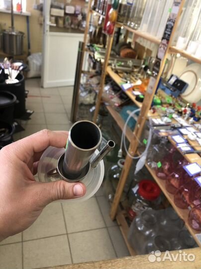 Попугай на банку с крышкой