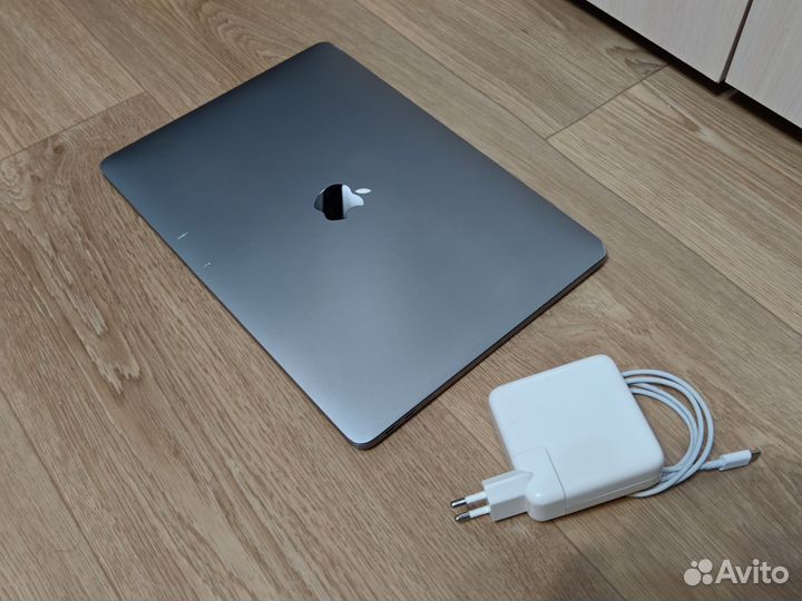 Apple MacBook pro 13 2017 i7/16Gb