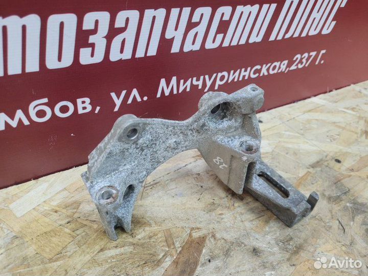 Кронштейн генератора Renault Sandero Stepway