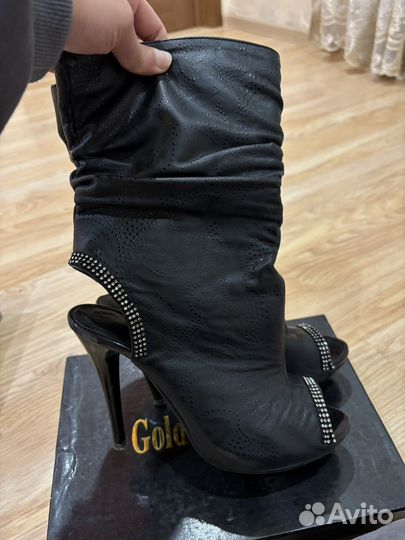 Сапожки женские