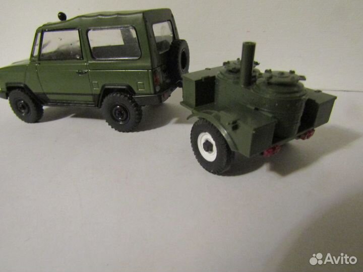 Модель 1:43 УАЗ-3171 с прицепом