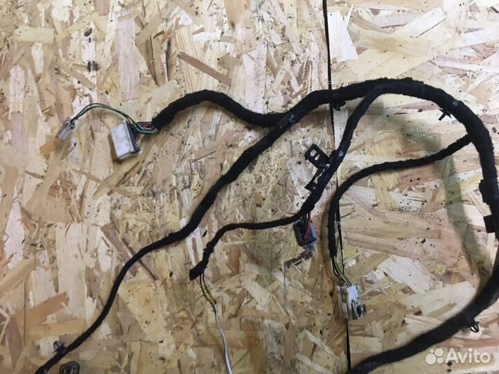 Проводка передний двери на Mitsubishi Carisma