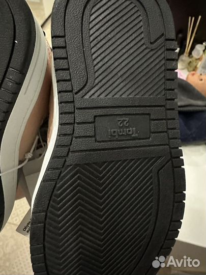 Кроссовки для девочки утепленные