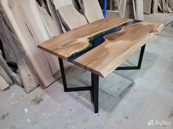 Стол-река из слэба карагача