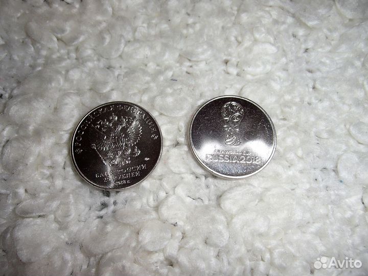 Монеты разные и жетон метрополитена