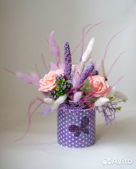 Композиция с сухоцветами (сетария, лагурус)