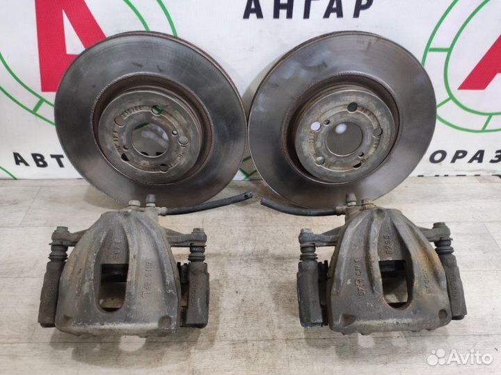 Суппорта и диски передняя Toyota Avensis T25