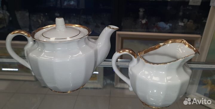 Сливочники,Чашки с блюдцами, конфетница