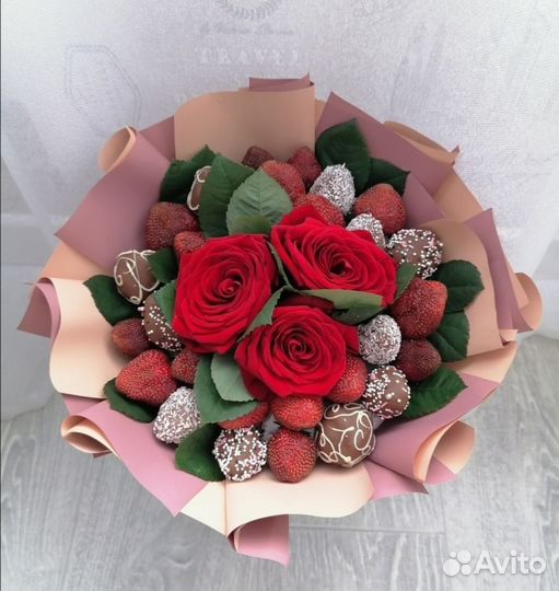 Съедобные букеты из клубники. Подарок