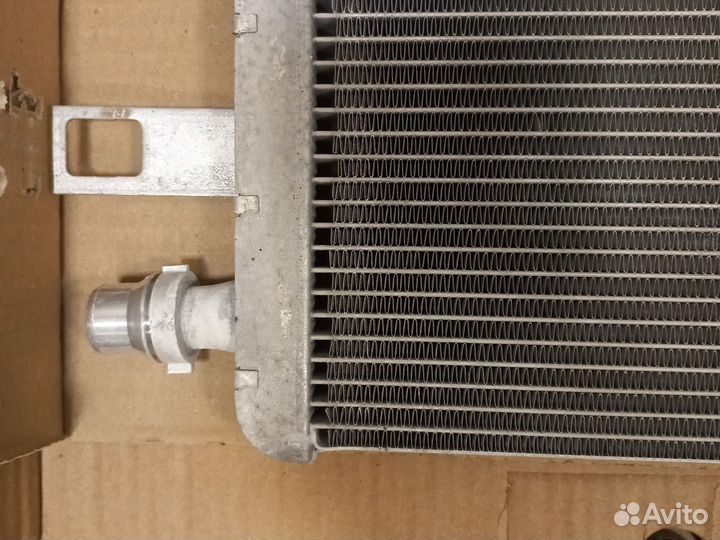 Радиатор низких температур Мерседес A1675000400