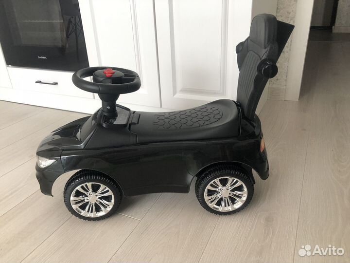 Машинка каталка толокар с ручкой