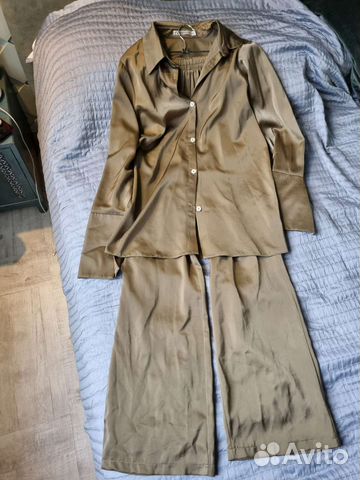 Атласный костюм, халатный, хаки, размер 42