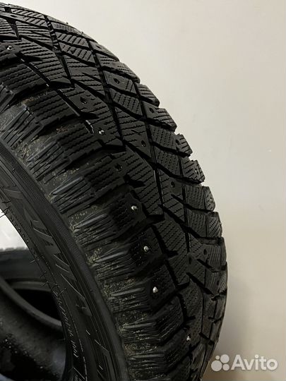 Nitto Therma Spike 215/70 R16