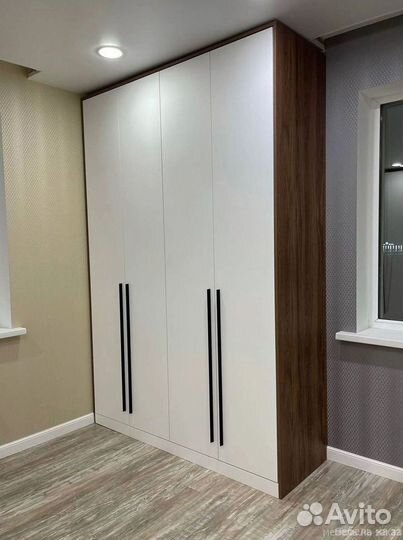 Шкаф распашной