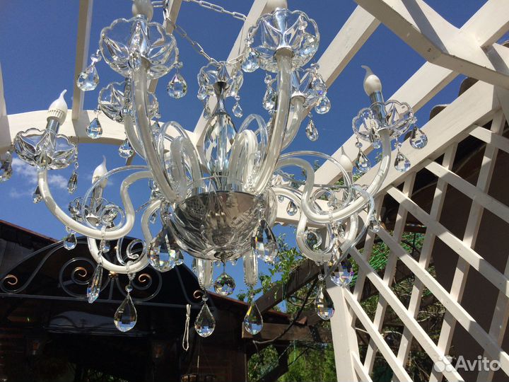 Большая хрустальная люстра