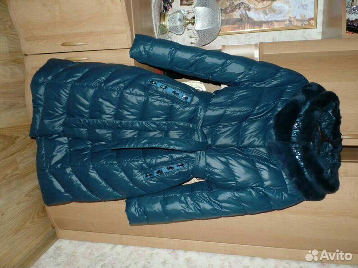 Зимнее теплое пальто абсолютно новое