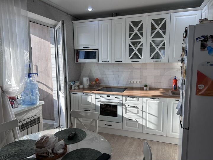 2-к. квартира, 58 м², 8/15 эт.