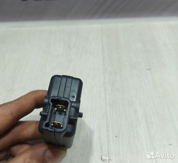 Активатор доводчик замка Renault sandero stepway