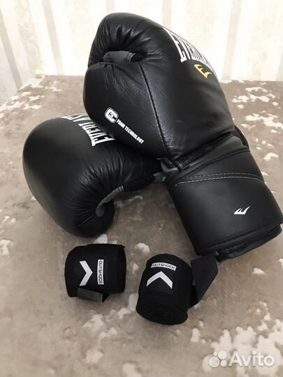Боксерские перчатки Everlast 10 унций