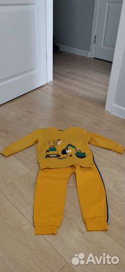 Костюм на мальчика 3-4 года