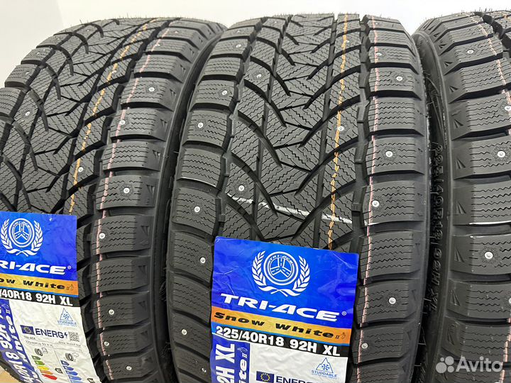 Tri Ace Snow White II Stud 225/40 R18 92H