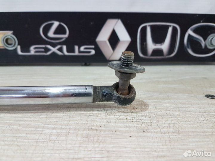 Амортизатор двери багажника задний правый Toyota