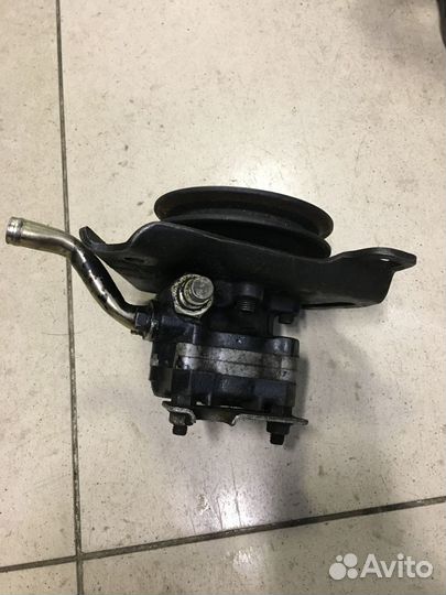 Isuzu Trooper UBS17 насос гур 4ZE1