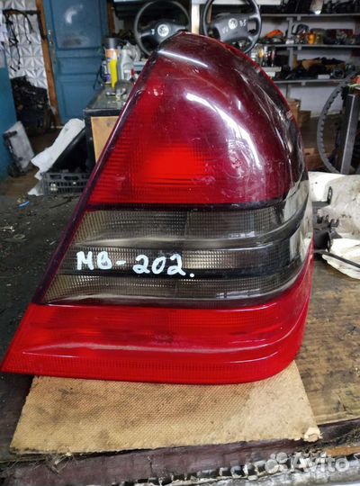 Фонарь мерседес 202. Седан, правый