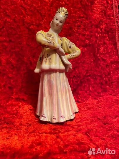 Статуэтка лебедушка