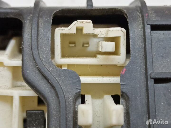 Кнопка открывания багажника задняя Volkswagen