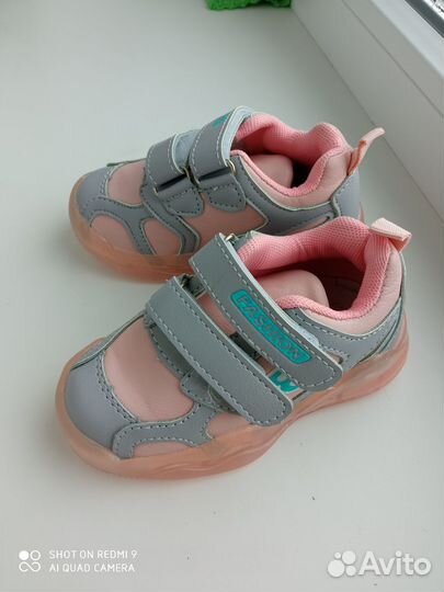 Кроссовки для девочки размер 21 новые