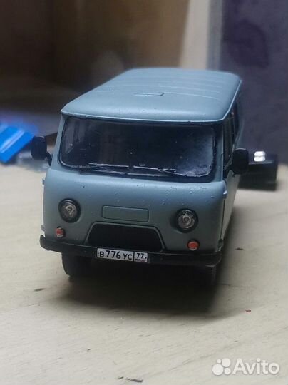 Сборная модель УАЗ буханка 3909 1/43
