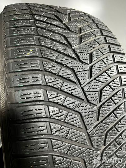 Yokohama BluEarth Winter V905 275/40 R21 и 315/35 R21