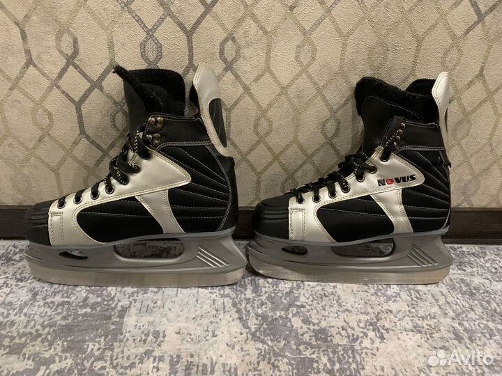Хоккейные коньки Novus
