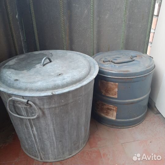 Металлические контейнеры с замком и крышкой