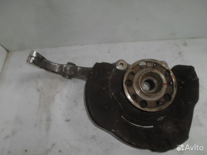 Цапфа/кулак поворотный передний левый Mercedes-Ben