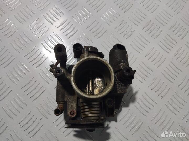 Дроссельная заслонка Лада Калина универсал 1.6