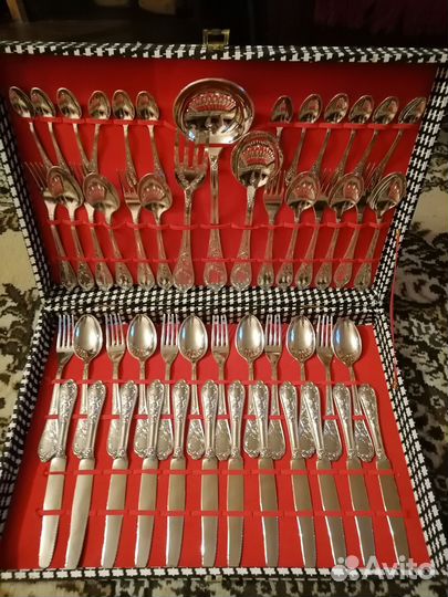Подарочный набор столовых приборов на 12 персон